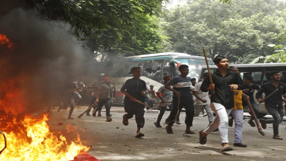 बांग्लादेश की अंतरिम सरकार का फरमान, ’19 अगस्त तक जमा करें अवैध हथियार’