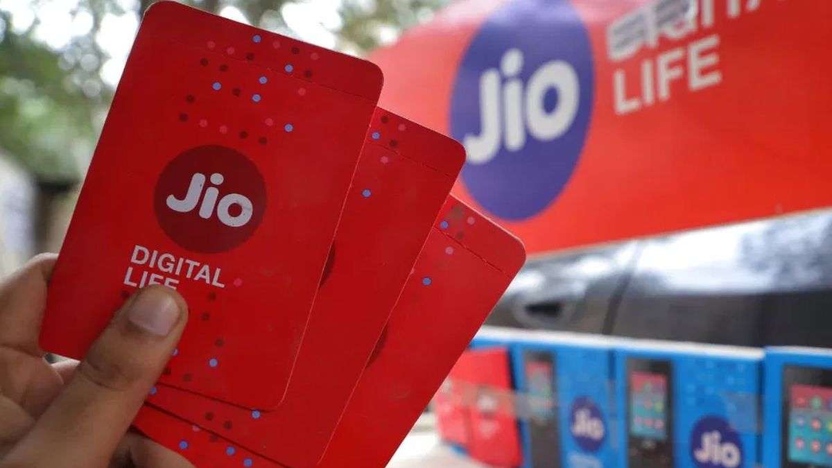 Jio Sim के करोड़ों यूजर्स की हुई मौज, 1000 रुपये से कम में मिलेगी 336 दिनों की वैलिडिटी